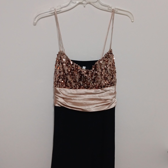 B. Smart Black and Gold Sequin Dress - Picture 1 of 2